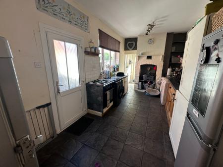 4 bedroom Semi-detached house for sale in Belvedere Road, Burton-on-Trent, DE13