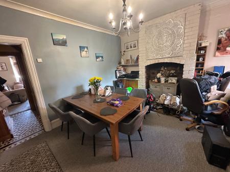 4 bedroom Semi-detached house for sale in Belvedere Road, Burton-on-Trent, DE13