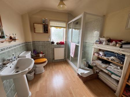 2 bedroom Terraced House for sale in Linton Heath, Linton, Swadlincote, Derbyshire, DE12