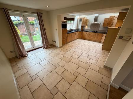 5 bedroom Detached house to let in Shakespeare Meadows, Repton, DE65