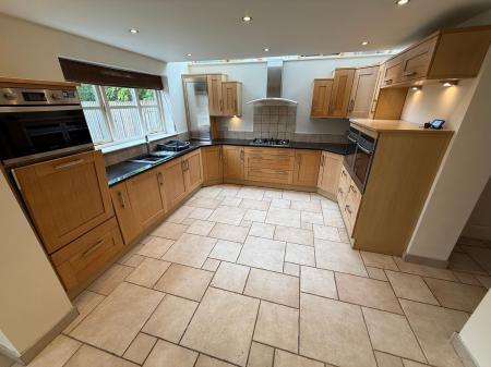 5 bedroom Detached house to let in Shakespeare Meadows, Repton, DE65