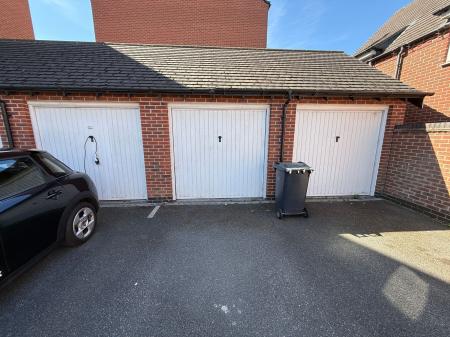 4 bedroom End of terrace house to let in Salford Way, Church Gresley, DE11