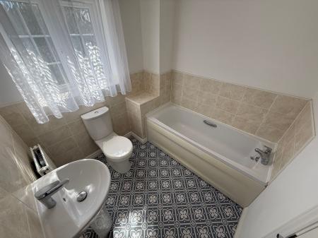 4 bedroom End of terrace house to let in Salford Way, Church Gresley, DE11