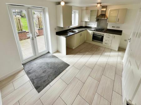 3 bedroom End of terrace house to let in Perle Road, Burton-On-Trent, DE14