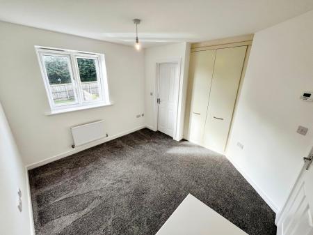 3 bedroom End of terrace house to let in Perle Road, Burton-On-Trent, DE14