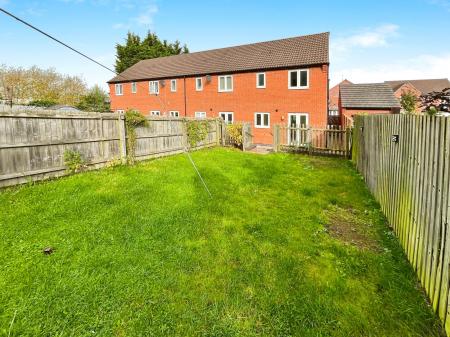 3 bedroom End of terrace house to let in Perle Road, Burton-On-Trent, DE14
