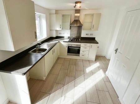 3 bedroom End of terrace house to let in Perle Road, Burton-On-Trent, DE14