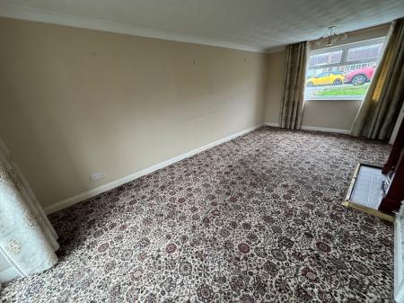 3 bedroom End of terrace house for sale in Hawthorn Crescent, Burton-On-Trent, DE15