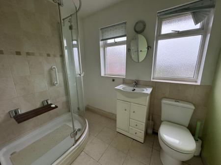 3 bedroom End of terrace house for sale in Hawthorn Crescent, Burton-On-Trent, DE15
