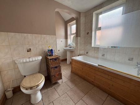 3 bedroom Semi-detached house for sale in Burton Road, Woodville, DE11
