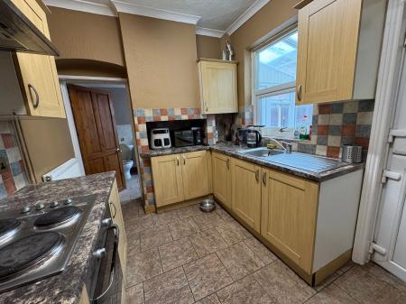3 bedroom Semi-detached house for sale in Burton Road, Woodville, DE11