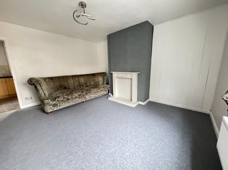 4 bedroom Semi-detached house for sale in Acacia Avenue, Midway, DE11