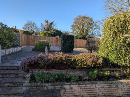 4 bedroom Detached house for sale in Farm Close, Burton-On-Trent, DE13