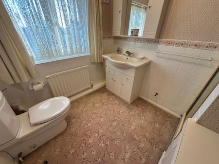 4 bedroom Detached house for sale in Farm Close, Burton-On-Trent, DE13