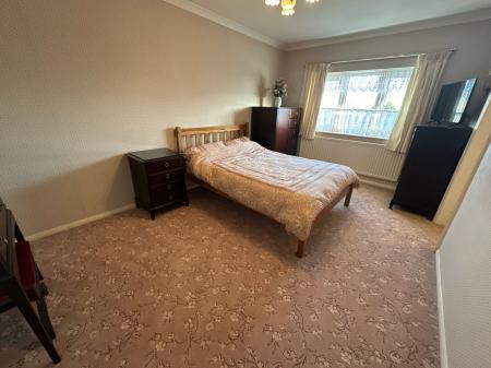4 bedroom Detached house for sale in Farm Close, Burton-On-Trent, DE13