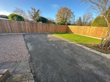 4 bedroom Detached house for sale in Farm Close, Burton-On-Trent, DE13