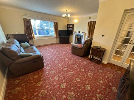 4 bedroom Detached house for sale in Farm Close, Burton-On-Trent, DE13