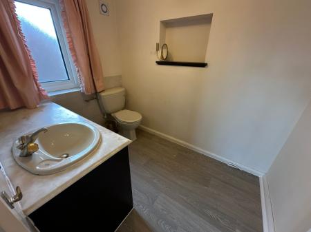4 bedroom Detached house for sale in Farm Close, Burton-On-Trent, DE13