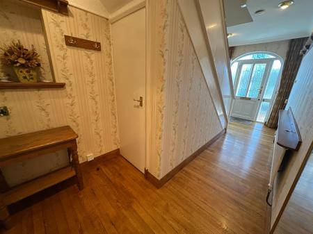 4 bedroom Detached house for sale in Farm Close, Burton-On-Trent, DE13