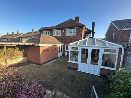 4 bedroom Detached house for sale in Farm Close, Burton-On-Trent, DE13