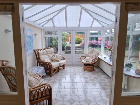4 bedroom Detached house for sale in Farm Close, Burton-On-Trent, DE13