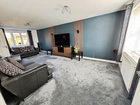 4 bedroom Detached house for sale in Bridgewater Road, Burton-On-Trent, DE14