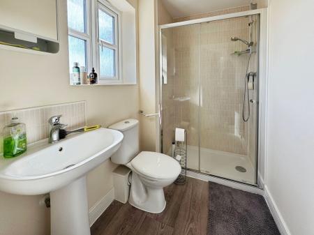 4 bedroom Detached house for sale in Bridgewater Road, Burton-On-Trent, DE14
