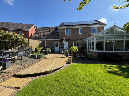 6 bedroom Detached house for sale in Hopwood Lane, Burton-On-Trent, DE14