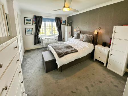 6 bedroom Detached house for sale in Hopwood Lane, Burton-On-Trent, DE14