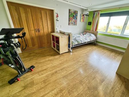6 bedroom Detached house for sale in Hopwood Lane, Burton-On-Trent, DE14