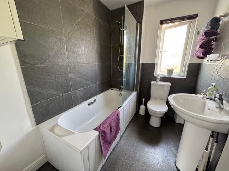 6 bedroom Detached house for sale in Hopwood Lane, Burton-On-Trent, DE14