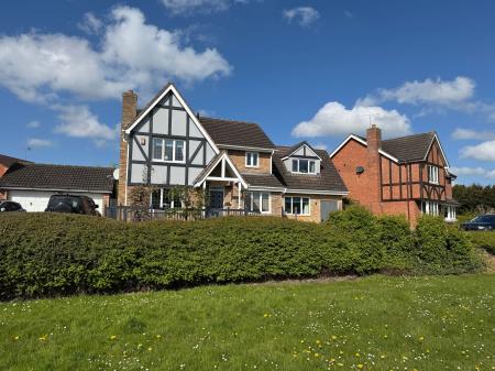 6 bedroom Detached house for sale in Hopwood Lane, Burton-On-Trent, DE14