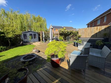6 bedroom Detached house for sale in Hopwood Lane, Burton-On-Trent, DE14