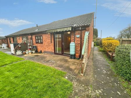 2 bedroom Terraced bungalow for sale in Chestnut Green, Church Gresley, DE11