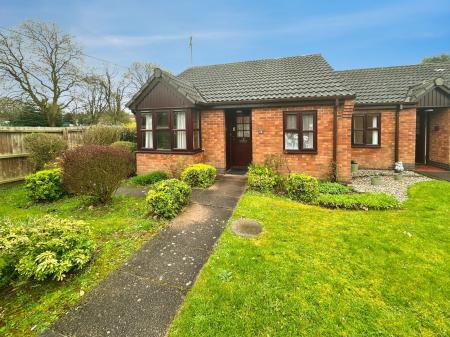 2 bedroom Terraced bungalow for sale in Chestnut Green, Church Gresley, DE11