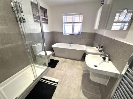 5 bedroom Detached house for sale in Sidings Drive, Drakelow, DE15