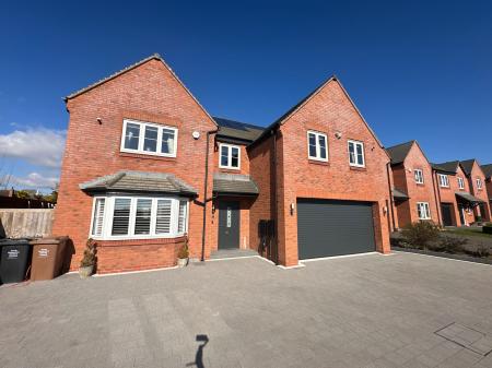 5 bedroom Detached house for sale in Sidings Drive, Drakelow, DE15