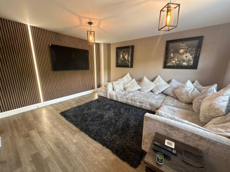 5 bedroom Detached house for sale in Sidings Drive, Drakelow, DE15