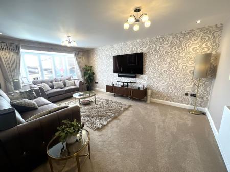 5 bedroom Detached house for sale in Sidings Drive, Drakelow, DE15
