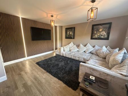 5 bedroom Detached house for sale in Sidings Drive, Drakelow, DE15