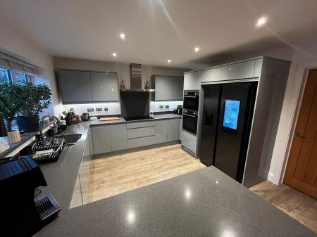 5 bedroom Detached house for sale in Sidings Drive, Drakelow, DE15