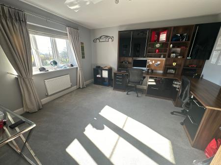 5 bedroom Detached house for sale in Sidings Drive, Drakelow, DE15