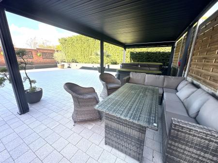 5 bedroom Detached house for sale in Sidings Drive, Drakelow, DE15