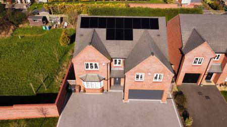 5 bedroom Detached house for sale in Sidings Drive, Drakelow, DE15