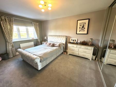 5 bedroom Detached house for sale in Sidings Drive, Drakelow, DE15