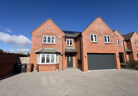 5 bedroom Detached house for sale in Sidings Drive, Drakelow, DE15