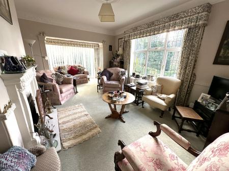 4 bedroom Detached bungalow for sale in Highfield Drive, Burton-On-Trent, DE15