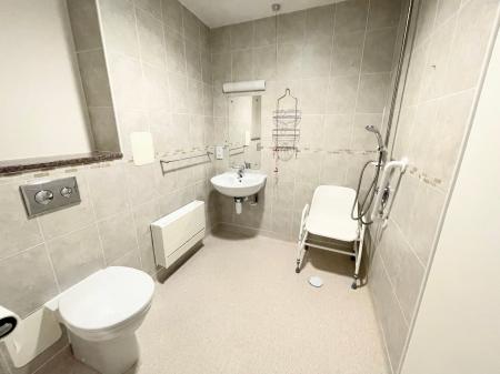 2 bedroom Flat for sale in Hall Farm Road, Oakland Village Hall Farm Road, DE11