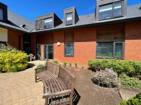 2 bedroom Flat for sale in Hall Farm Road, Oakland Village Hall Farm Road, DE11