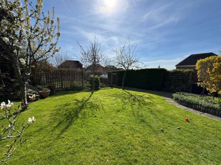 4 bedroom Detached house for sale in Eureka Road, Midway, DE11